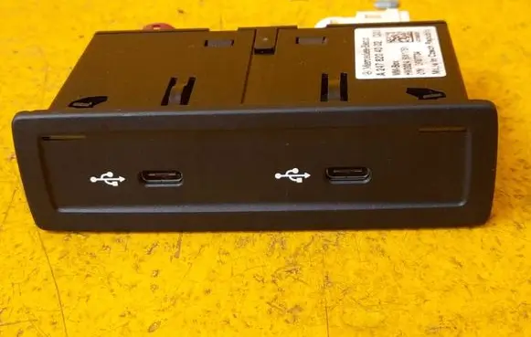 USB socket connector