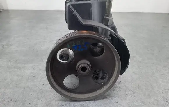 Peugeot Partner Power steering pump 9639726780