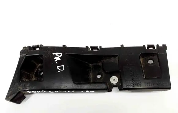 Fender mounting bracket