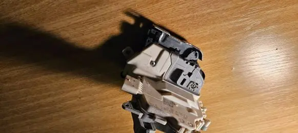 Audi Q3 8U Rear door lock 8K0839016G