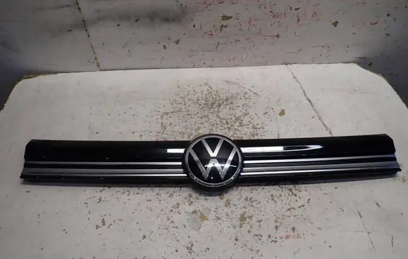 Volkswagen Caddy Front bumper upper radiator grill 2K7853651A