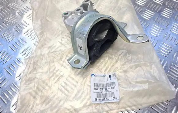 Fiat 500 Engine mount bracket 51792716 68199330AA