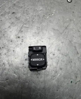 Toyota Aygo AB40 Wing mirror switch 183574