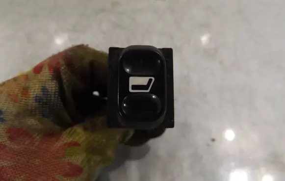 Citroen Berlingo Quarter vent window switch 