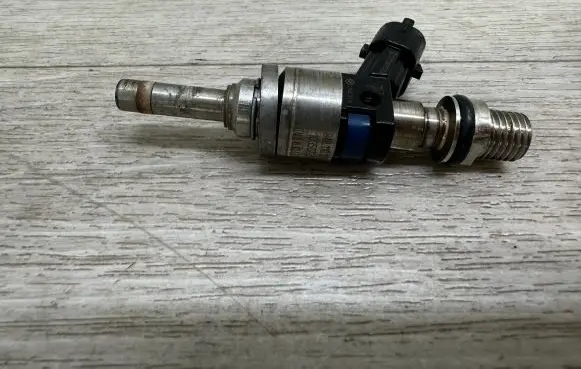 Porsche Panamera (970) Fuel injector 94811012821