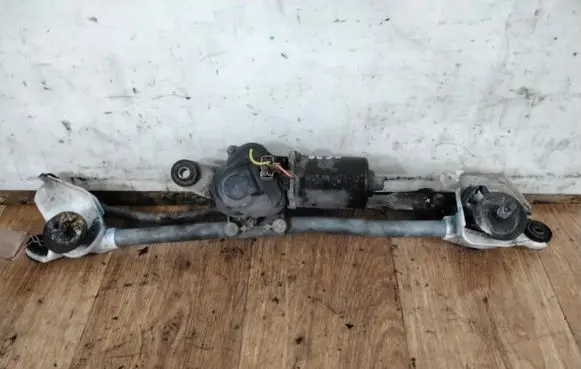 Nissan King Cab, Navara Front wiper linkage and motor