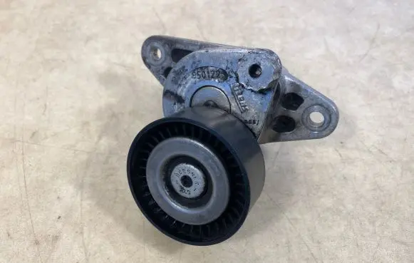 Mercedes-Benz G W461 W463 1st Gen Generator/alternator belt tensioner A6282000170