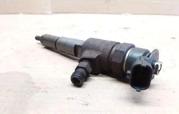 Peugeot 207 Fuel injector 0445110252