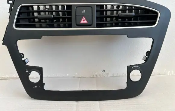 Hyundai i20 Active Dash center air vent grill 84740C8AC0 CF05US 200217