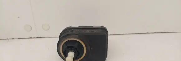 Renault Megane II Headlight level adjustment motor R8200134594