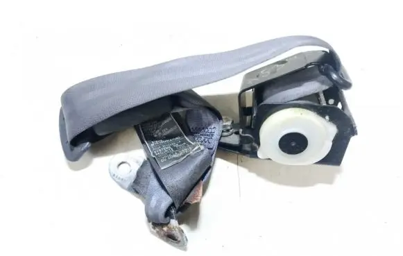 Mitsubishi Galant Rear seatbelt