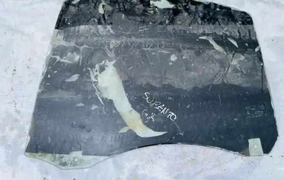 KIA Sorento Rear door window glass