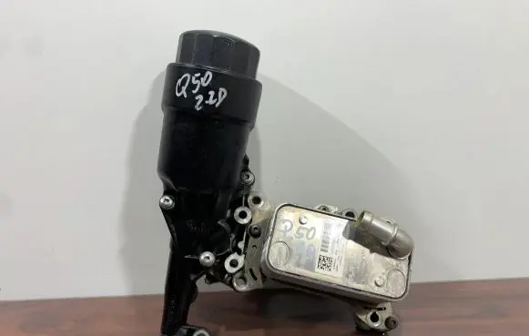 Infiniti Q50 Oil filter mounting bracket U7902005 70321178