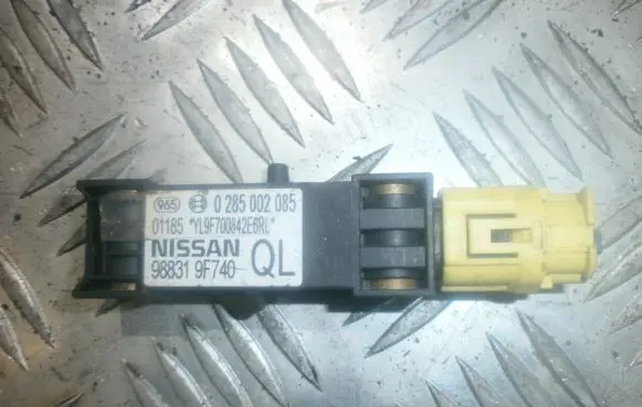 Nissan Primera Airbag deployment crash/impact sensor 0285002085