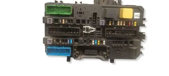 Opel Zafira B Fuse module 13206759 5DK00866952