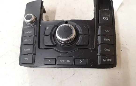 Head unit multimedia control