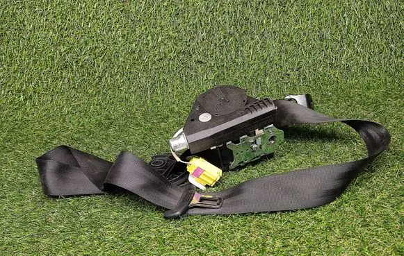Volkswagen Touran I Front seatbelt 1T1857705A