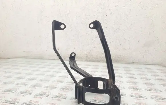 Volkswagen PASSAT B5 Fuel filter bracket/mount holder 8D0201987