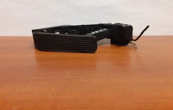 Mercedes-Benz C W203 Accelerator throttle pedal 6768 A2033000504