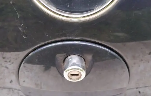 Opel Corsa C Tailgate exterior lock 