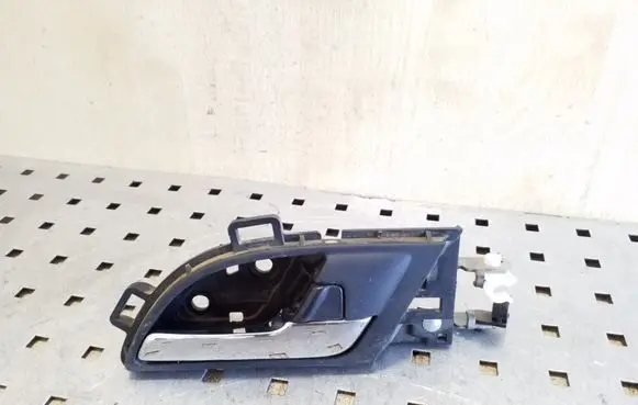 Honda CR-V Front door interior handle