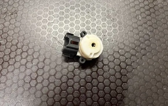 Suzuki Swift I Ignition lock contact 6B10