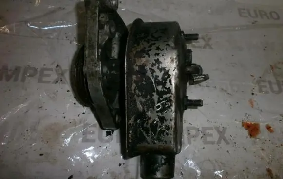Renault Clio I Power steering pump 7700599545