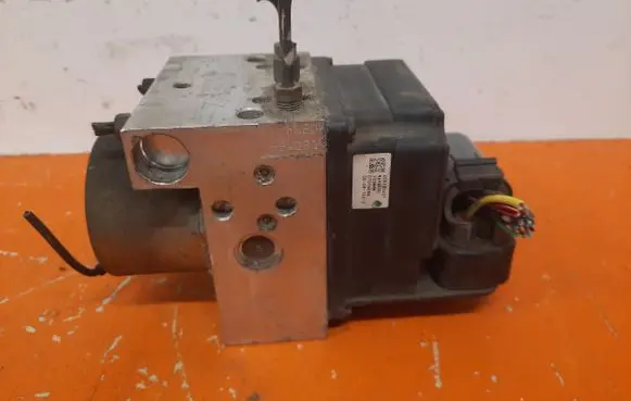 Nissan Pathfinder R50 ABS Pump 476604W215