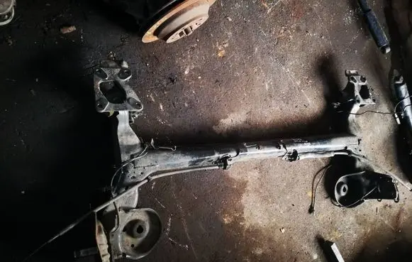 Citroen C4 I Picasso Rear axle beam 