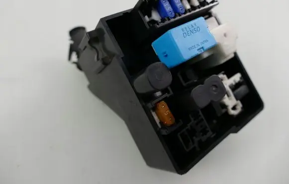 Toyota RAV 4 (XA20) Fuse module