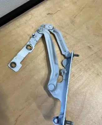 Tesla Model 3 Tailgate/trunk/boot hinge 155148200D