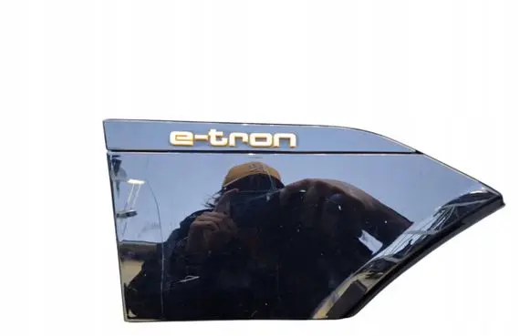 Audi e-tron Front arch trim 