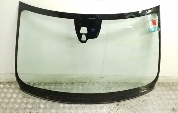 Volvo V60 Front windscreen/windshield window 31402249