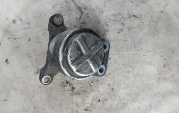 Ford Galaxy Engine mount bracket HL8022M05