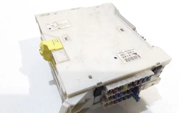 Lexus IS 220D-250-350 Fuse module 8273053021 6H230714