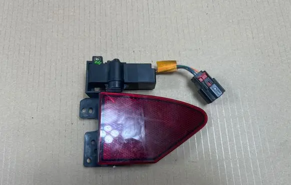 Tesla Model X Rear tail light reflector 106192996B