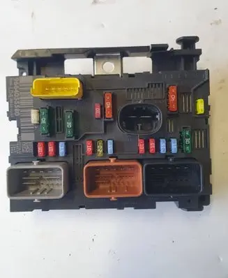 Peugeot 207 Fuse module 9664055580