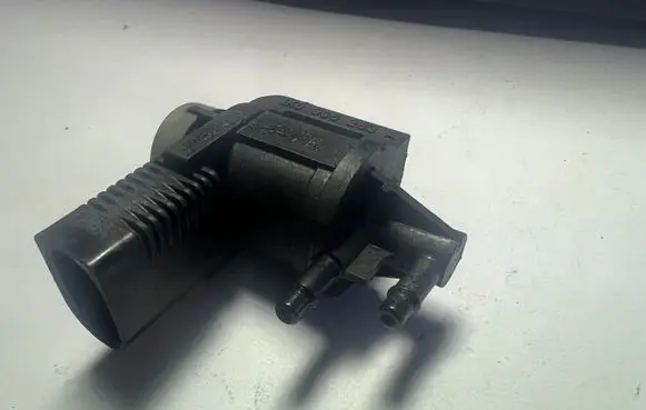 Audi A3 S3 A3 Sportback 8P Turbo solenoid valve 1K0906283A
