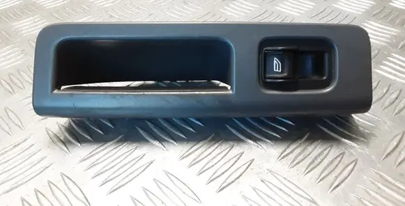 Volvo V50 Electric window control switch 30773217 8679477