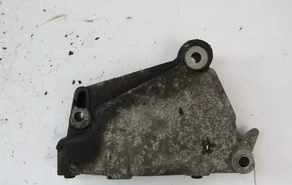 Citroen C3 Engine mounting bracket 9636977280