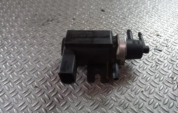 Volkswagen Touareg I Turbo solenoid valve 1J0906627