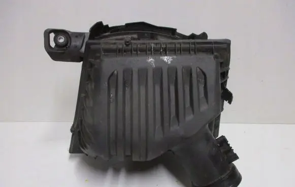 BMW 2 Active Tourer U06 Air filter box 8513916
