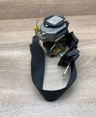 Mercedes-Benz E W211 Front seatbelt 561014701