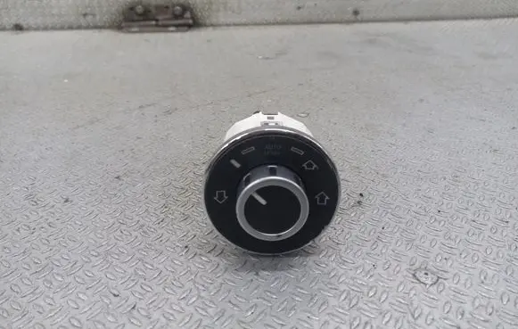 Volkswagen Touareg I Suspension ride height/mode switch 7L6927135D