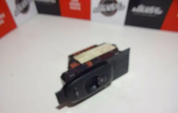 Volvo V70 Electric window control switch 30739981