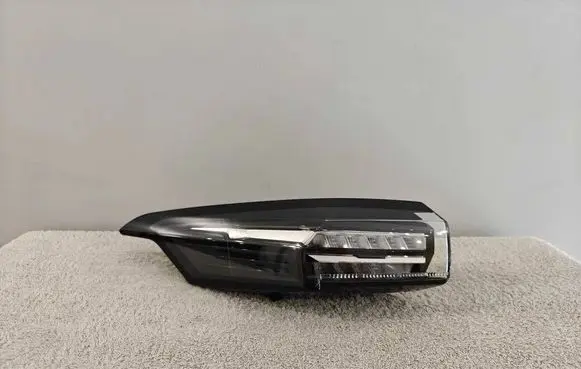 Peugeot 308 Rear/tail lights 9835299480