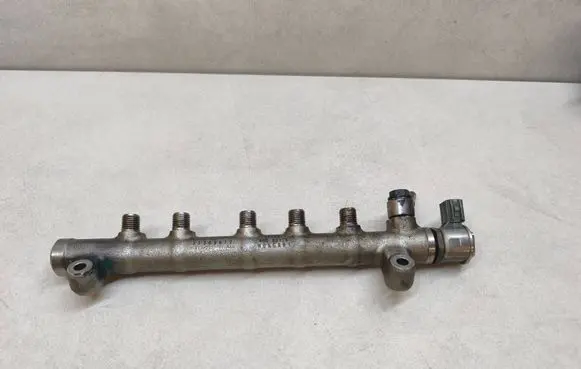 Volvo V40 Fuel main line pipe 31303612
