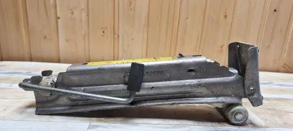 Audi A6 S6 C5 4B Lift Jack 4F0011031