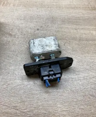 Toyota Avensis Verso Heater blower motor/fan resistor 6D308