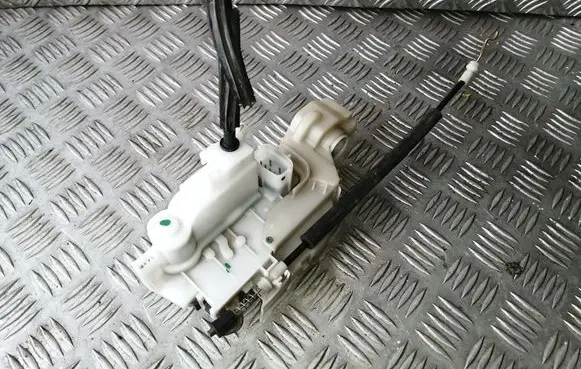 Alfa Romeo 159 Front door lock 25S06